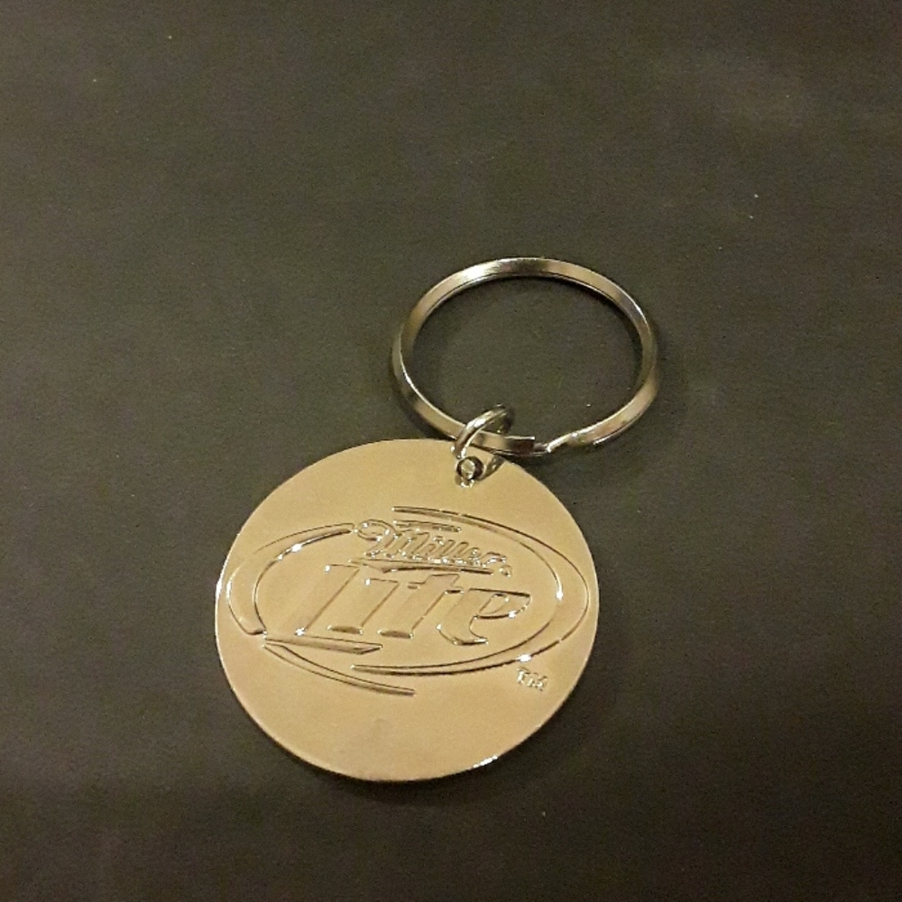 c MILLER LITE CHROME KEY RING KEYCHAIN